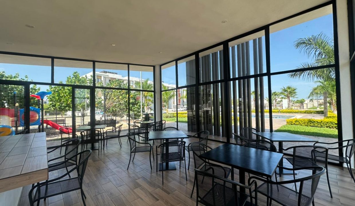 c9db8393-78aa-4ae7-9f67-c022045aded2