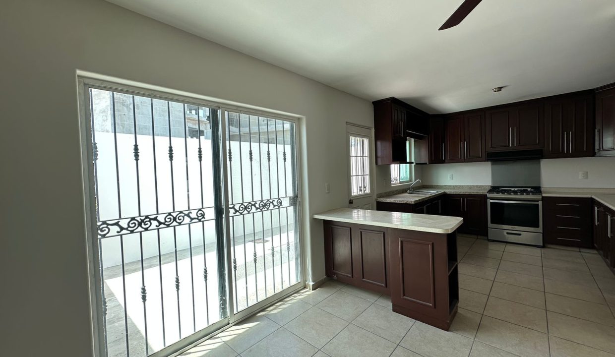 b6f6940d-a759-40e3-8724-6e4b5023375a