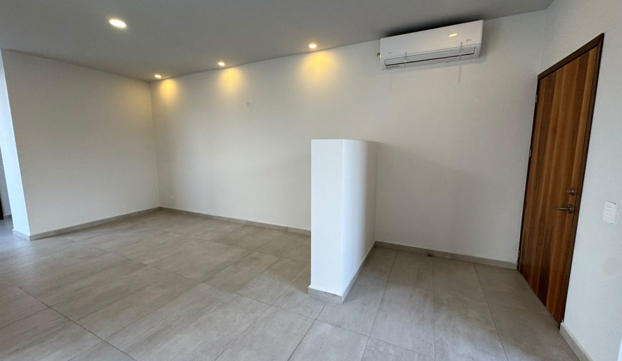 aeb5cd30-9a86-4f0e-8832-cc04cda7b780